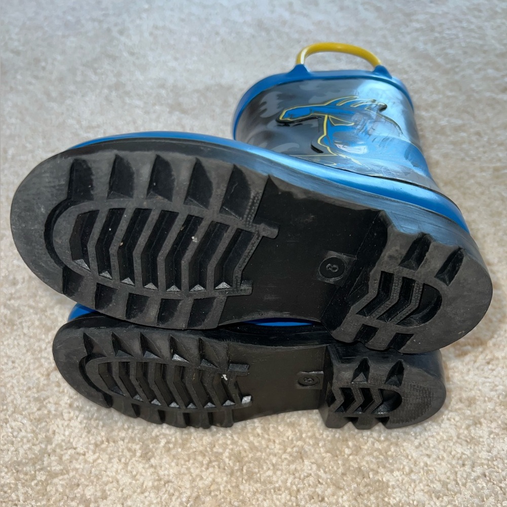 Rain/Snow Boots, “Batman”, Size 8 Good Condition - Picture 3 of 4